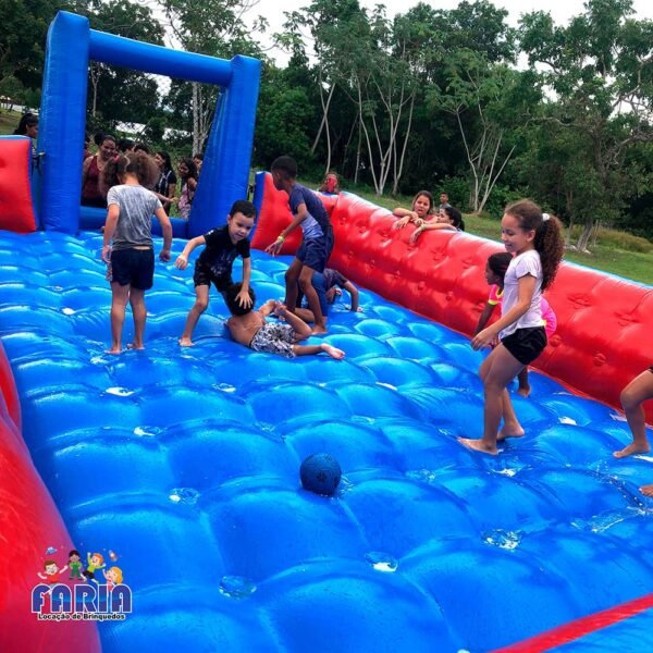 Futebol de Sabão Médio Inflável - Faria Brinquedos - Locação de Brinquedos em Cuiabá