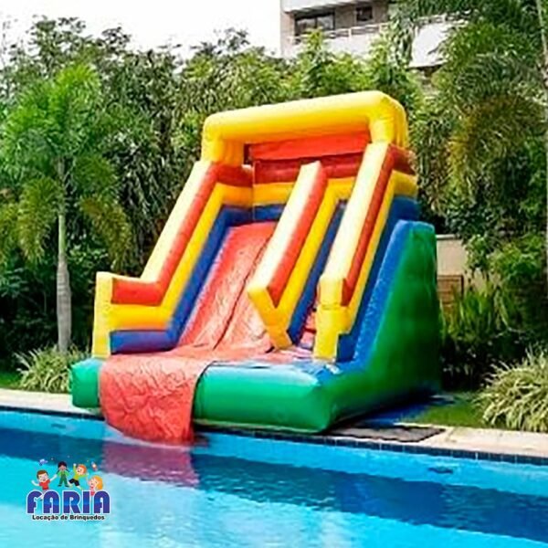 Toboágua Grande Inflável para Piscina - Faria Brinquedos - Locação de Brinquedos em Cuiabá